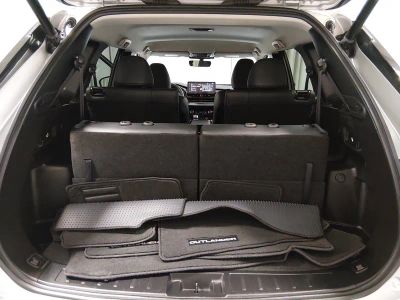 2025 Mitsubishi Outlander - Photo 11