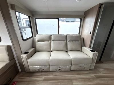 2026 Grand Reflection 150 Series - Photo 9