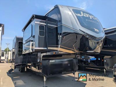 2026 Jayco Pinnacle 39FLOK — front three-quarter view