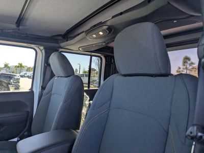 2026 Jeep Gladiator — photo 11 view