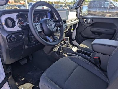 2026 Jeep Gladiator — photo 13 view