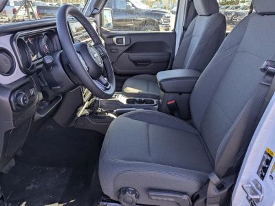 2026 Jeep Gladiator — photo 12 view