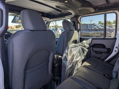 2026 Jeep Gladiator — photo 9 view