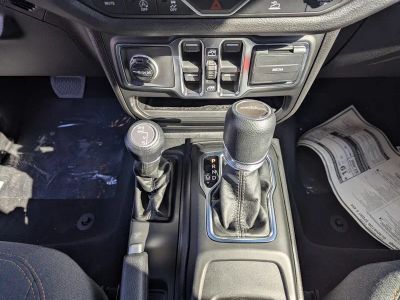 2026 Jeep Gladiator — photo 15 view