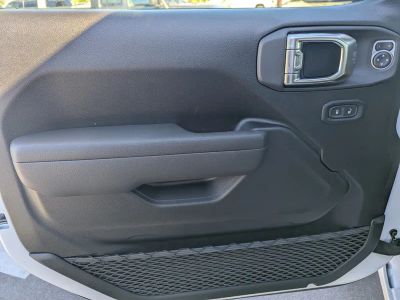 2026 Jeep Gladiator — photo 14 view