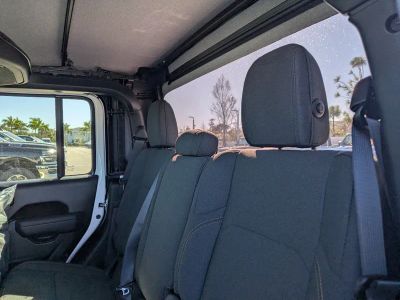 2026 Jeep Gladiator — photo 7 view