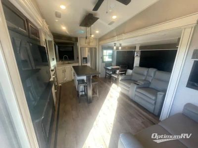 2023 CrossRoads Zinger Lite — interior view