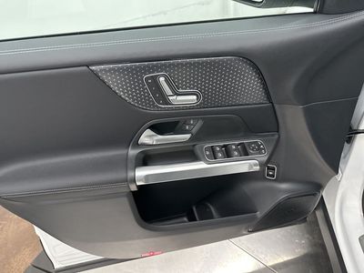 2026 Mercedes-Benz GLB — photo 11 view