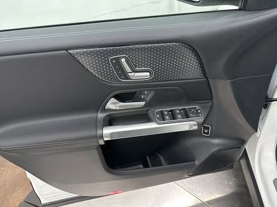 2026 Mercedes-Benz GLB — photo 44 view