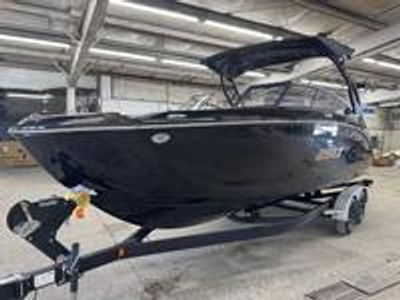 2026 Yamaha 255 XD — front three-quarter view