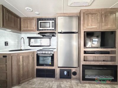 2023 Forest River RV Rockwood Ultra Lite — photo 15 view