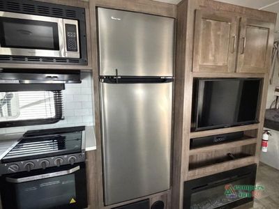 2023 Forest River RV Rockwood Ultra Lite — photo 21 view