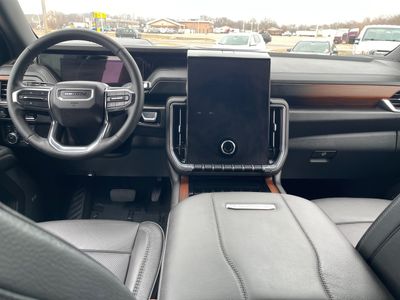 2025 GMC Yukon — photo 12 view