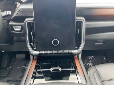 2025 GMC Yukon — photo 13 view