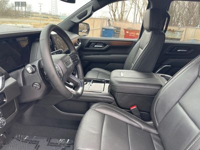 2025 GMC Yukon — photo 9 view