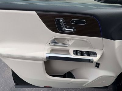 2026 Mercedes-Benz GLB — photo 17 view