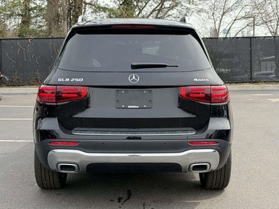 2026 Mercedes-Benz GLB — photo 8 view