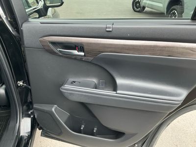 2022 Toyota Highlander - Photo 19