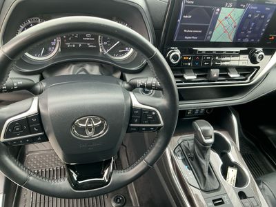 2022 Toyota Highlander - Photo 14