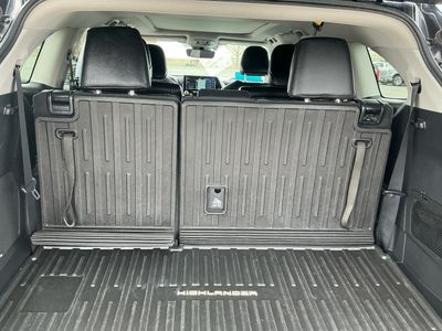 2022 Toyota Highlander - Photo 17
