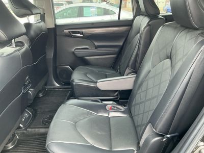 2022 Toyota Highlander - Photo 16