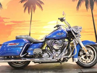 2015 Harley-Davidson® FLHR - Road King® — front three-quarter view