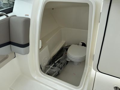 2025 Boston Whaler 240 VANTAGE - Photo 15