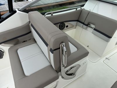 2025 Boston Whaler 240 VANTAGE - Photo 10