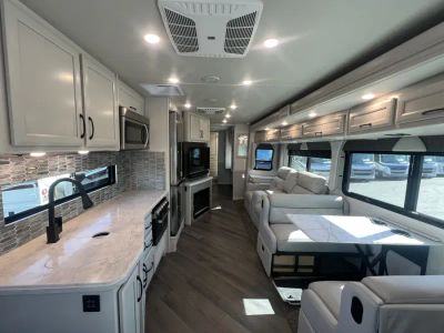 2024 Fleetwood BOUNDER - Photo 3