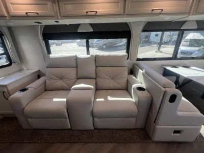 2024 Fleetwood BOUNDER - Photo 5