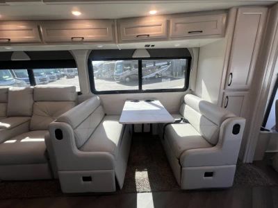 2024 Fleetwood BOUNDER - Photo 4