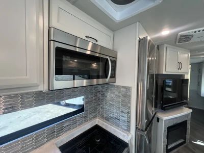2024 Fleetwood BOUNDER - Photo 10