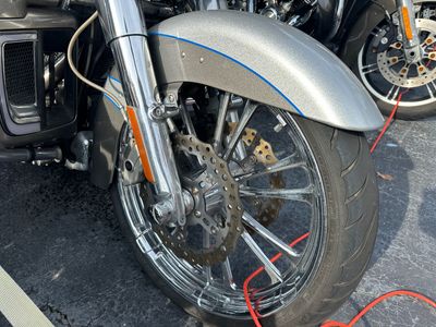 2016 Harley-Davidson CVO Road Glide Ultra - Photo 4