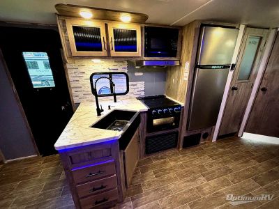 2022 Forest River Cherokee Alpha Wolf — photo 8 view