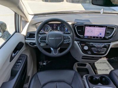 2024 Chrysler Pacifica — photo 17 view