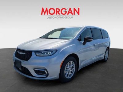 2024 Chrysler Pacifica — photo 7 view