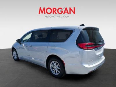 2024 Chrysler Pacifica — detail view