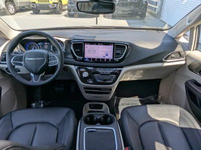 2024 Chrysler Pacifica — photo 16 view