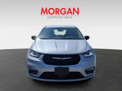 2024 Chrysler Pacifica — photo 8 view