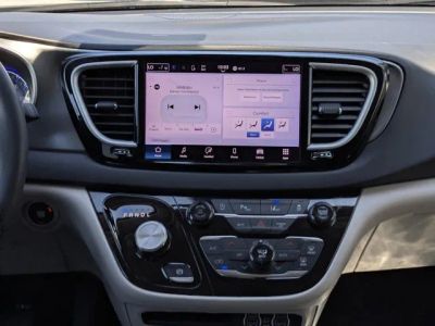 2024 Chrysler Pacifica — photo 19 view