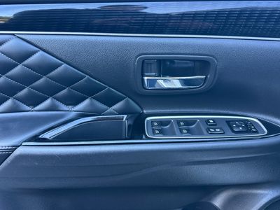 2022 Mitsubishi Outlander - Photo 12