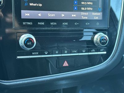 2022 Mitsubishi Outlander - Photo 22
