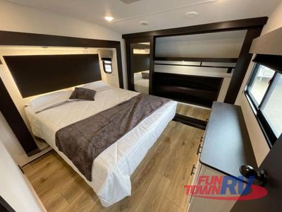 2025 Forest River RV Sabre - Photo 37