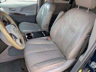 2011 Toyota Sienna - Photo 10