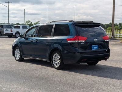 2011 Toyota Sienna - Photo 3