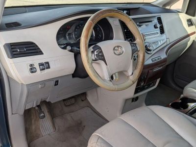 2011 Toyota Sienna - Photo 28