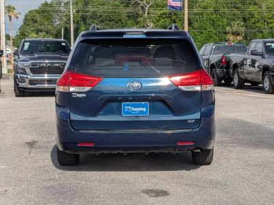 2011 Toyota Sienna - Photo 4