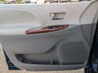2011 Toyota Sienna - Photo 25
