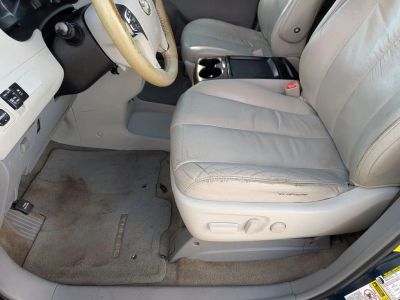 2011 Toyota Sienna - Photo 11