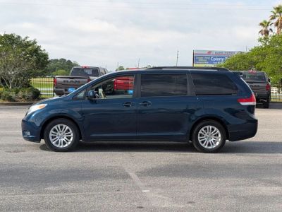 2011 Toyota Sienna - Photo 2